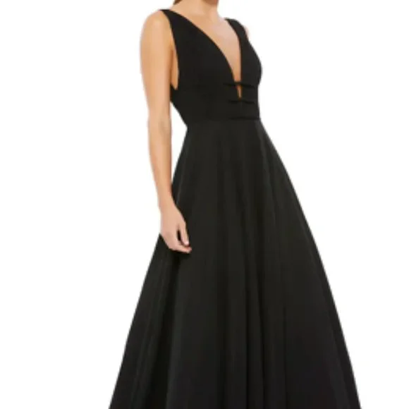 MAC DUGGAL PLUNGE NECK CHIFFON BLACK BALL-GOWN sz 2